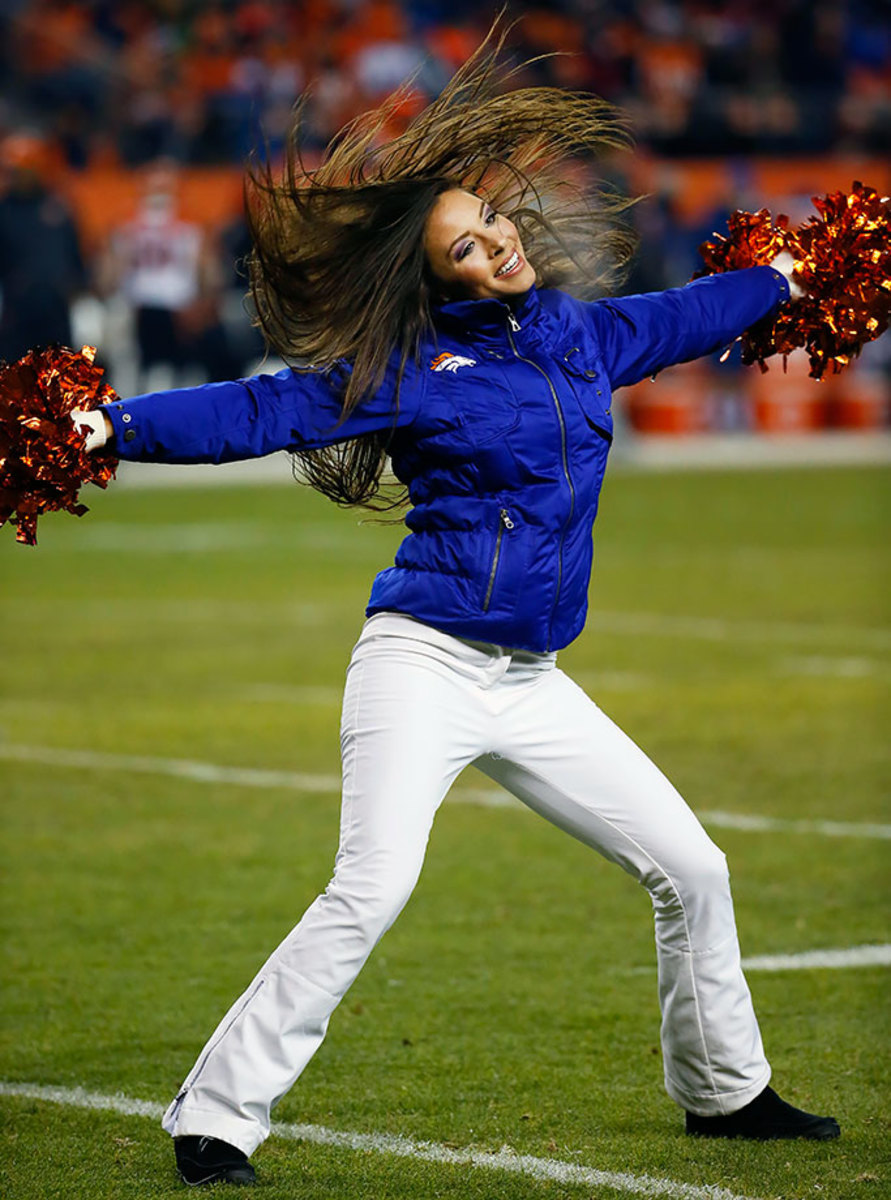 Denver-Broncos-cheerleaders-AP_737268427089.jpg