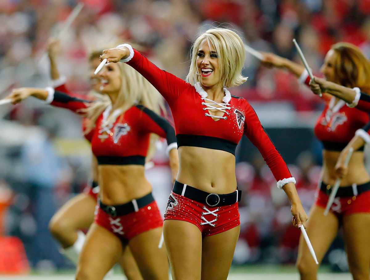 Atlanta-Falcons-cheerleaders-502621918.jpg