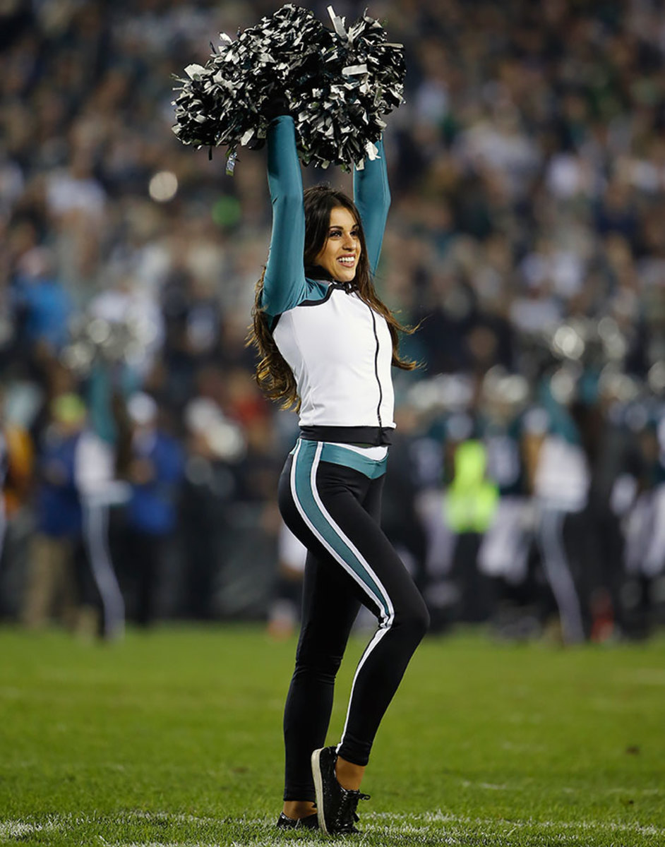 Philadelphia-Eagles-cheerleaders-AP_337191795899.jpg