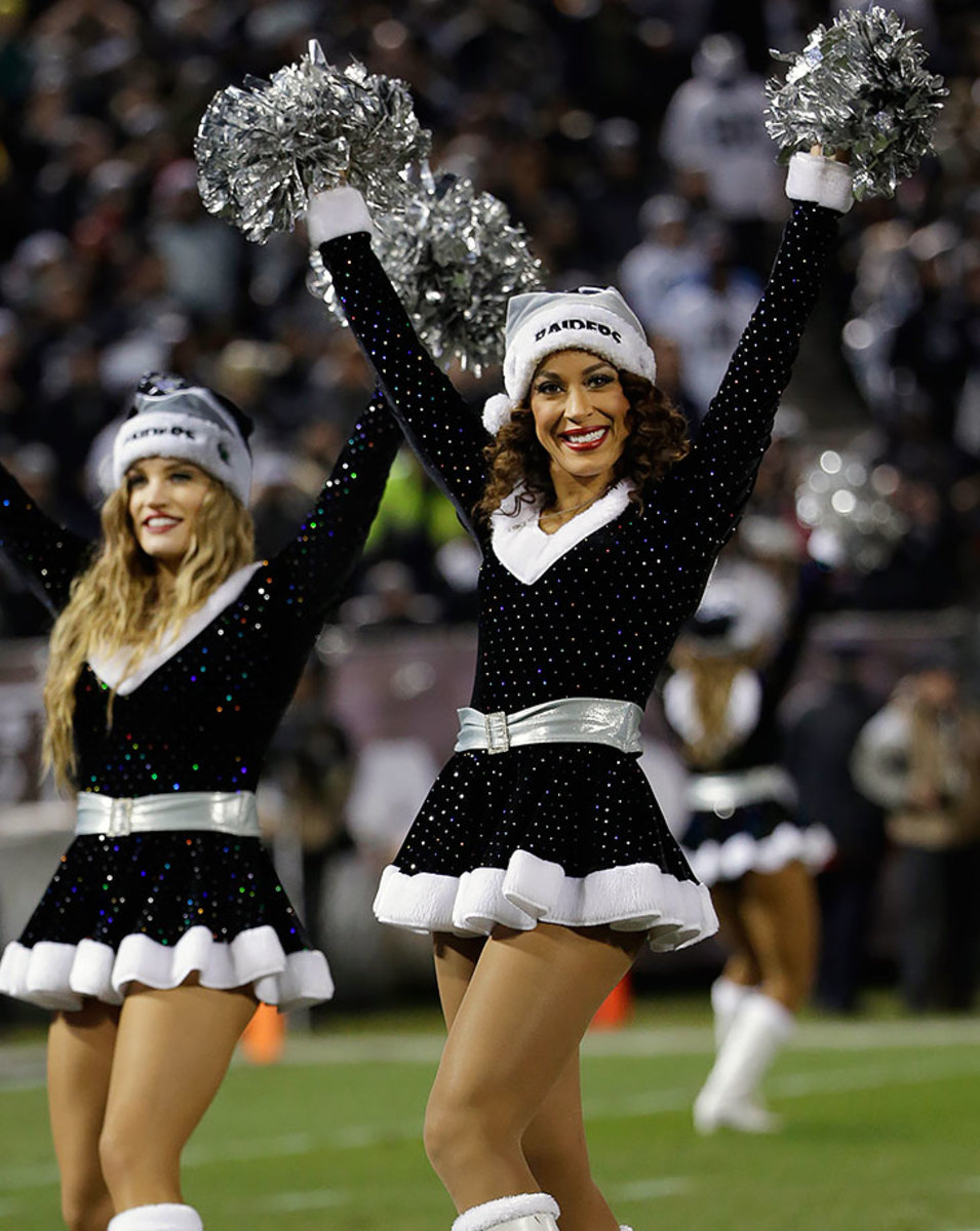 Oakland-Raiders-Raiderettes-cheerleaders-AP_304172255149.jpg