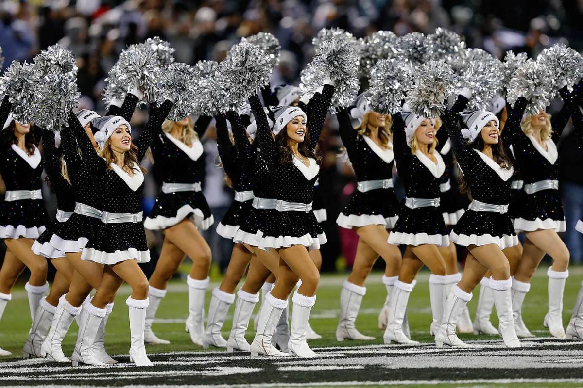 Oakland-Raiders-Raiderettes-cheerleaders-GettyImages-502629406_master.jpg