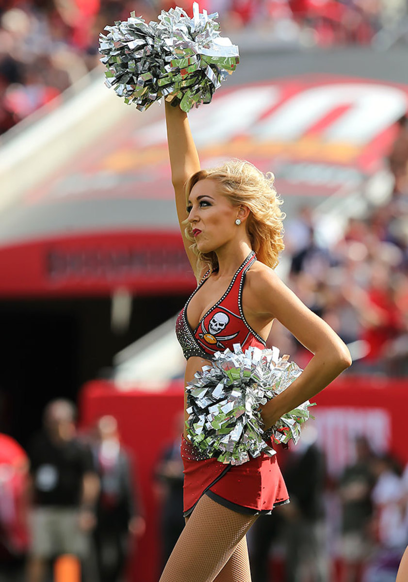 Tampa-Bay-Buccaneers-cheerleaders-CCX_12272015_0053_CHI_v_TBB.jpg