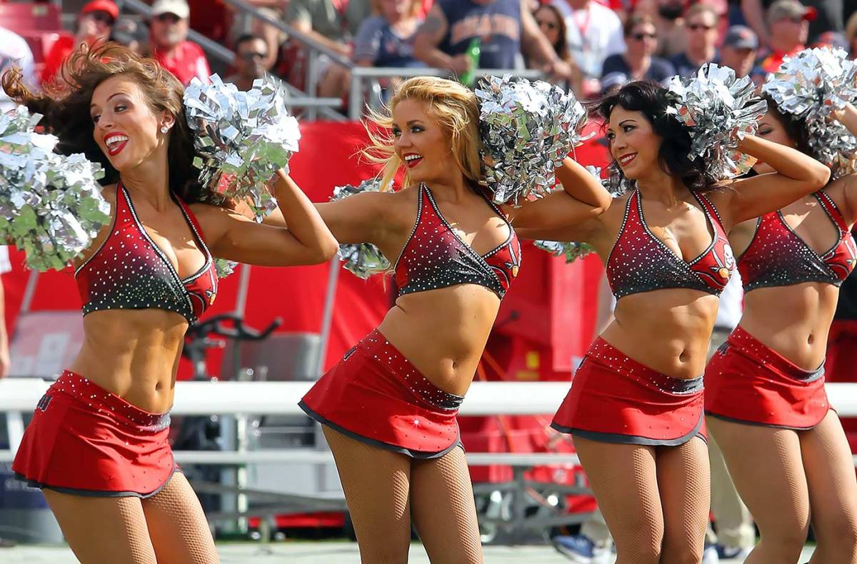 Tampa-Bay-Buccaneers-cheerleaders-357151227012_Bears_at_Bucs.jpg