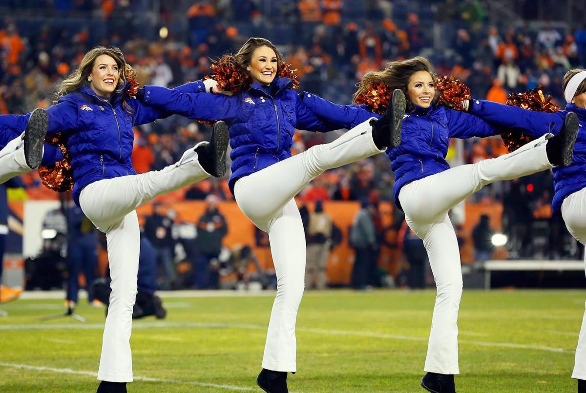 Denver-Broncos-cheerleaders-AP_832973055988.jpg