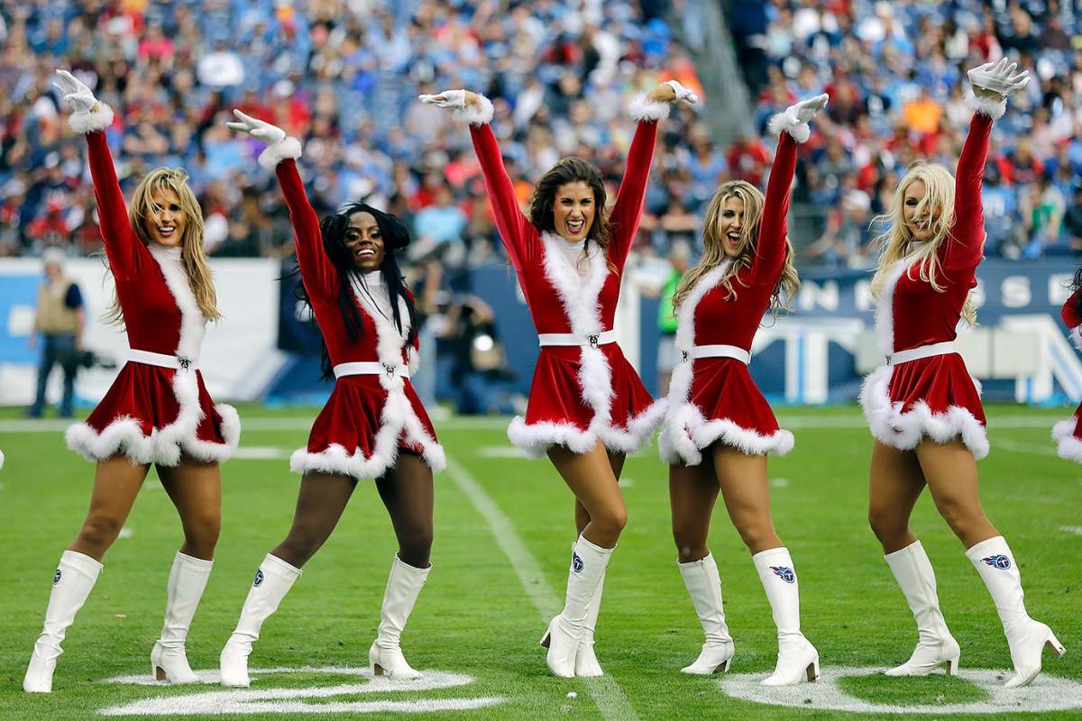 Tennessee-Titans-cheerleaders-AP_677051144035.jpg