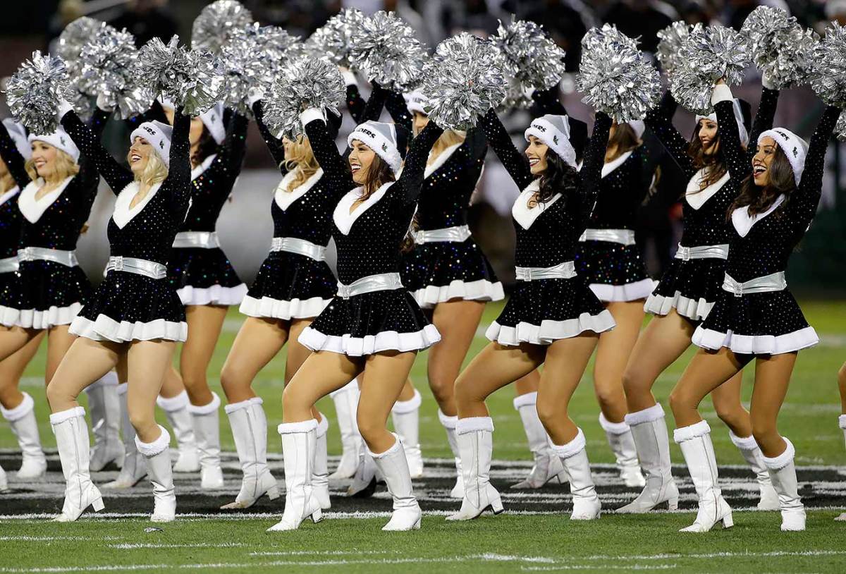 Oakland-Raiders-Raiderettes-cheerleaders-AP_964936064810.jpg