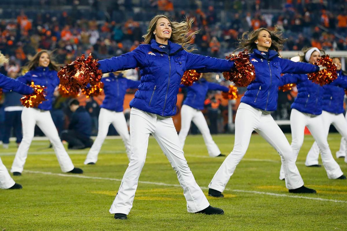 Denver-Broncos-cheerleaders-AP_740036957706.jpg