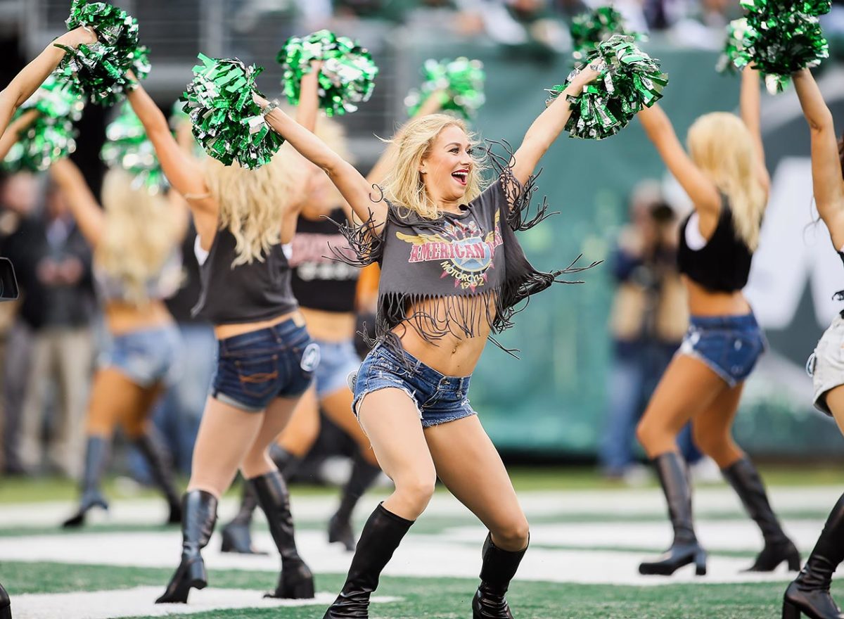 New-York-Jets-Flight-Crew-cheerleaders-CIF20151227150_Patriots_at_Jets.jpg