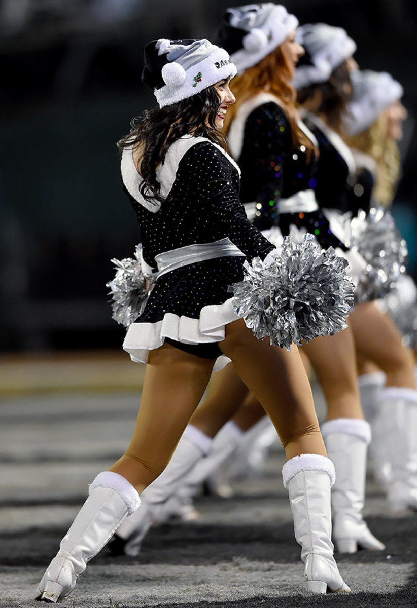 Oakland-Raiders-Raiderettes-cheerleaders-GettyImages-502465496_master.jpg