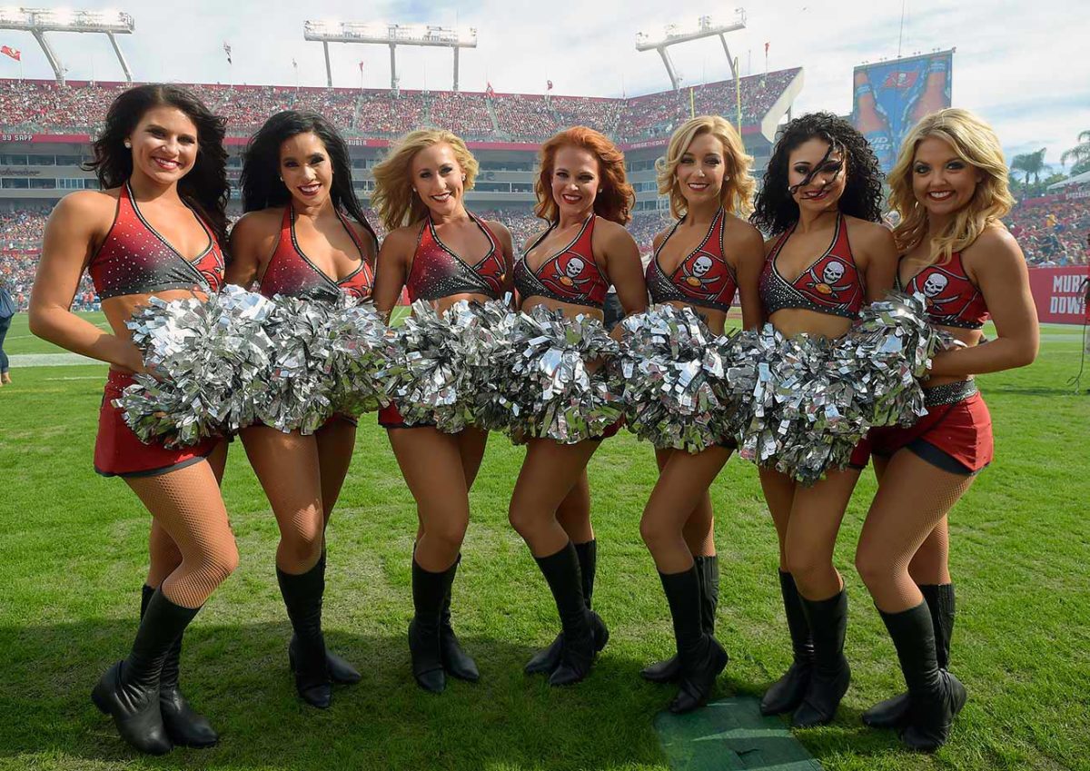 Tampa-Bay-Buccaneers-cheerleaders-AP_940297874963.jpg