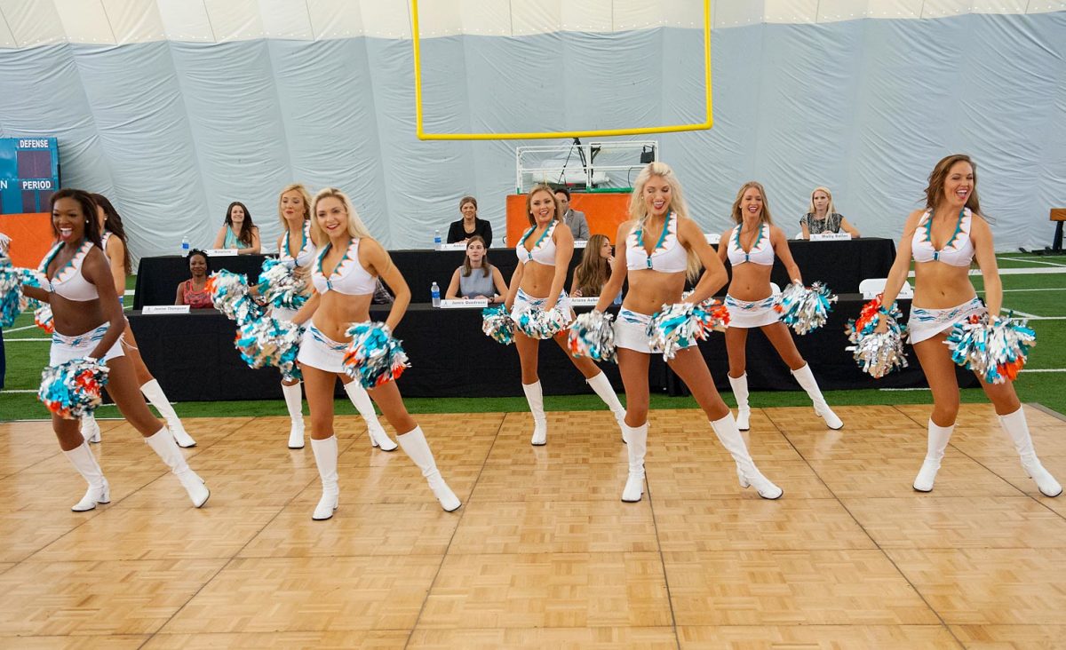 DDG1504252299_Dolphins_Cheerleaders_Au.jpg
