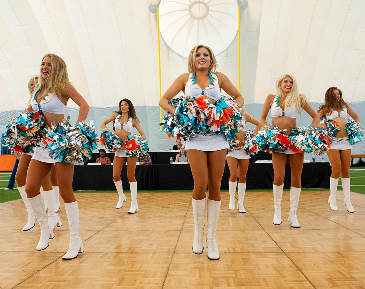 DDG1504252301_Dolphins_Cheerleaders_Au.jpg