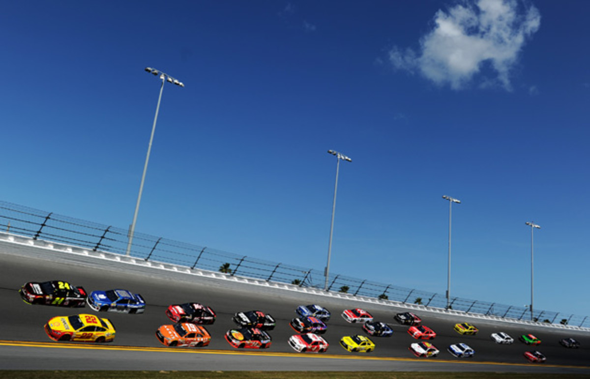 Daytona-500-stretch-action.jpg