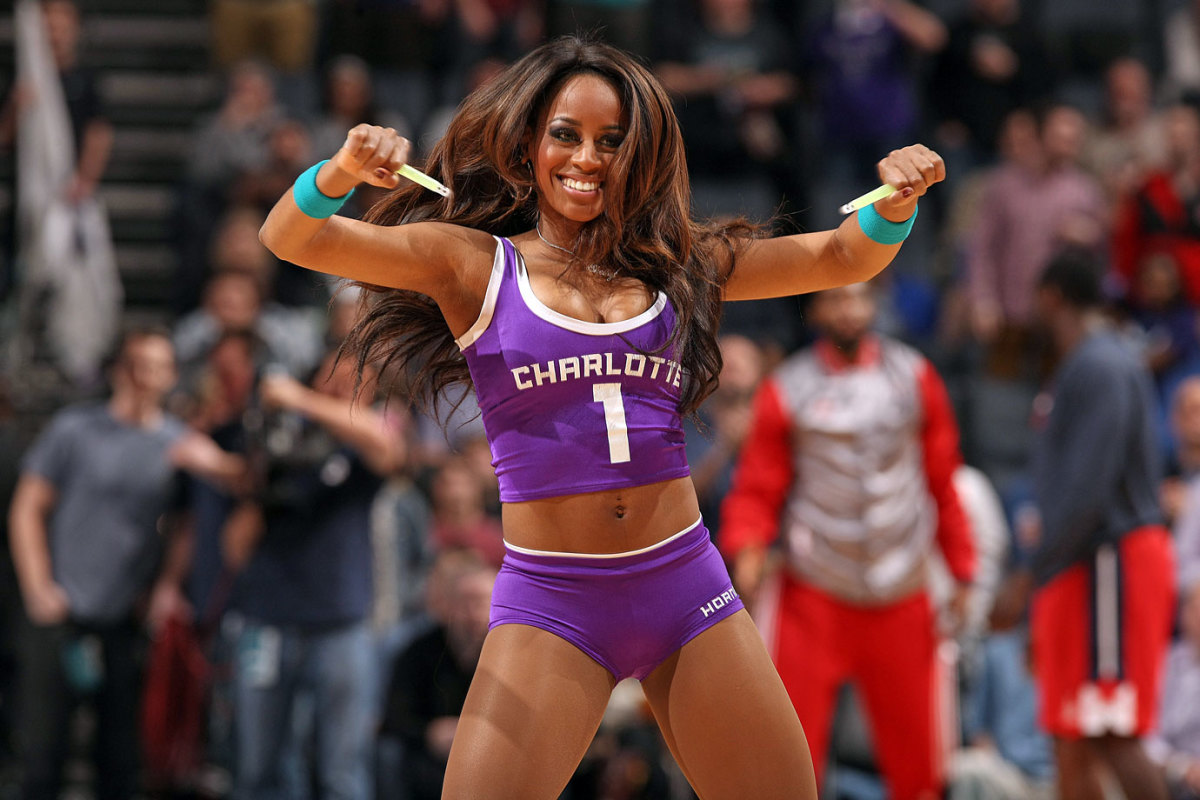 Charlotte-Hornets-Honey-Bees-dance-team-465713130_master.jpg