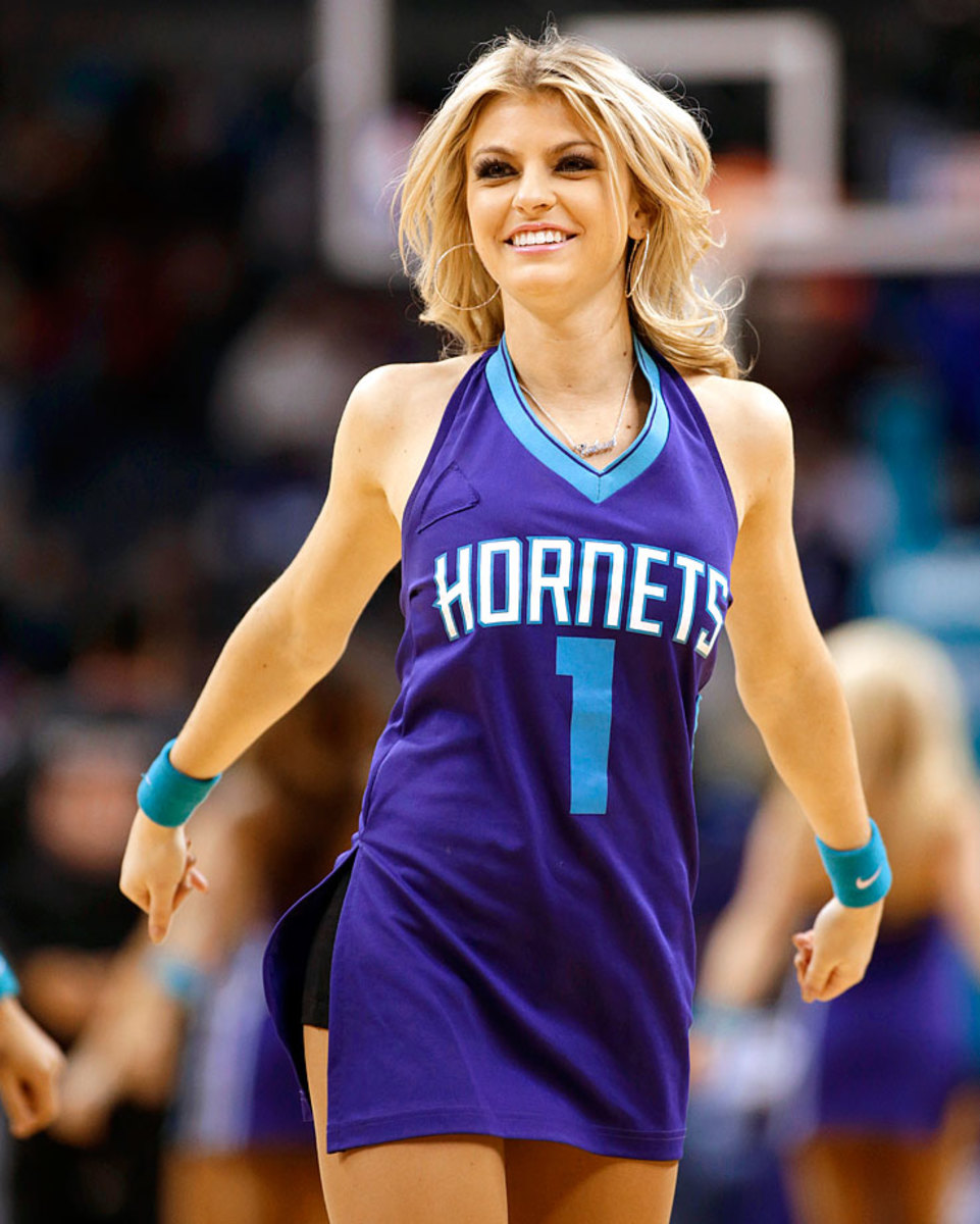 Charlotte-Hornets-Honey-Bees-dance-team-f01c7436527d4f01bb96e5bc88f56995-0.jpg