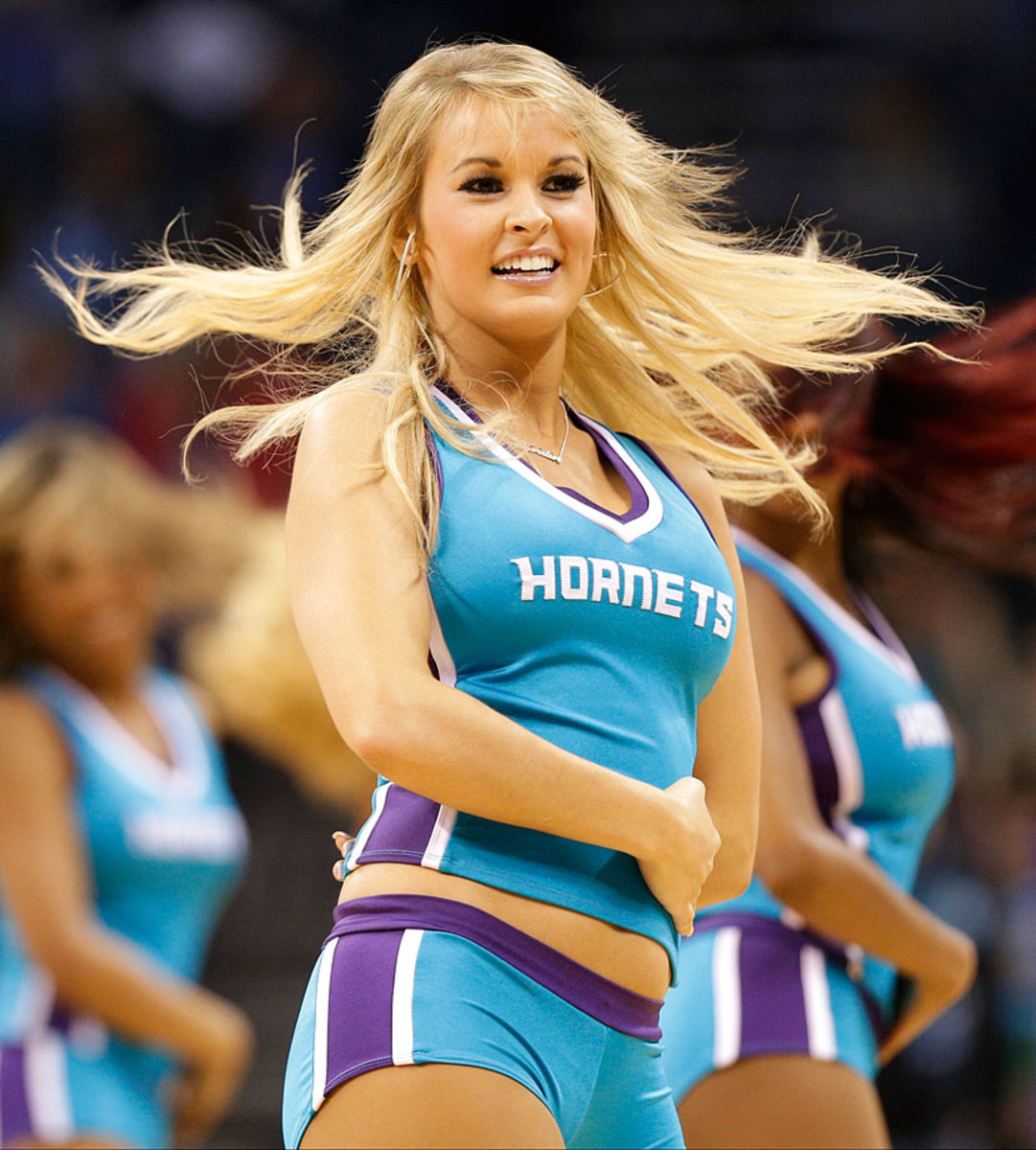 Charlotte-Hornets-Honey-Bees-dance-team-33cf651a629349c0ab5fa931081421d1-0.jpg