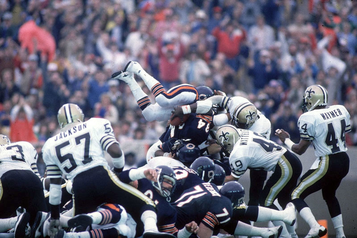 walter-payton-leap-5-ah.jpg