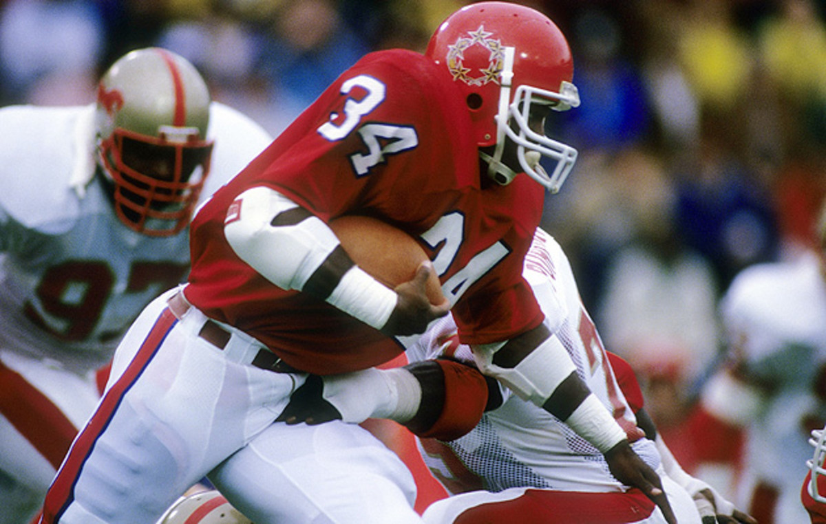 Walker ran for 5,562 yards and 54 touchdowns in his three USFL seasons before heading to Dallas.