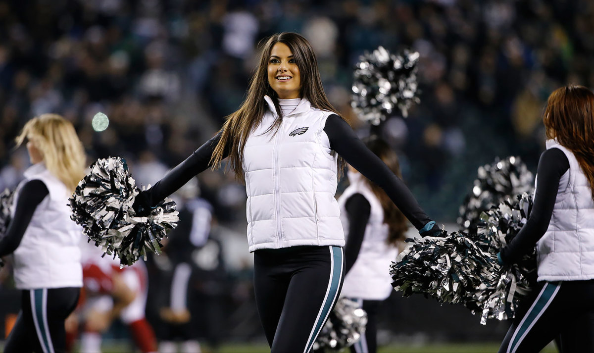 Philadelphia-Eagles-cheerleaders-AP_621795118674.jpg