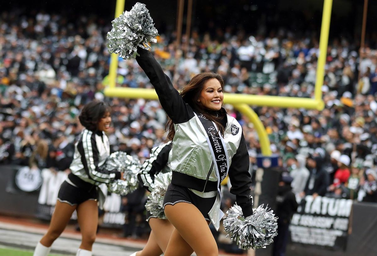 Oakland-Raiders-Raiderettes-cheerleaders-AP_884383734909.jpg