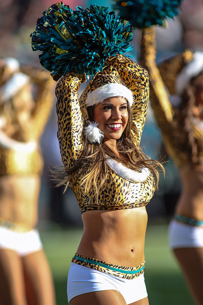 Jacksonville-Jaguars-ROAR-cheerleaders-DFH1512202216Atlanta_vs_Jacksonville.jpg