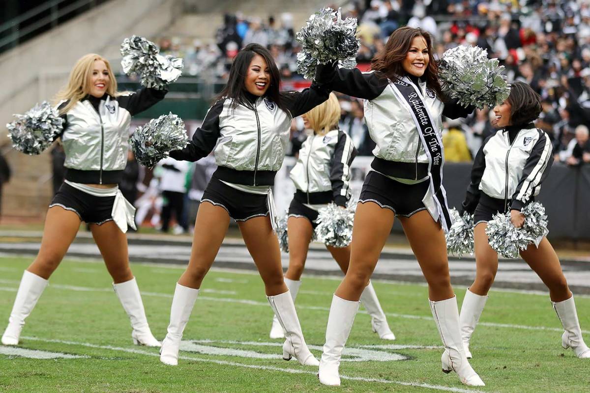 Oakland-Raiders-Raiderettes-cheerleaders-AP_743094997712.jpg