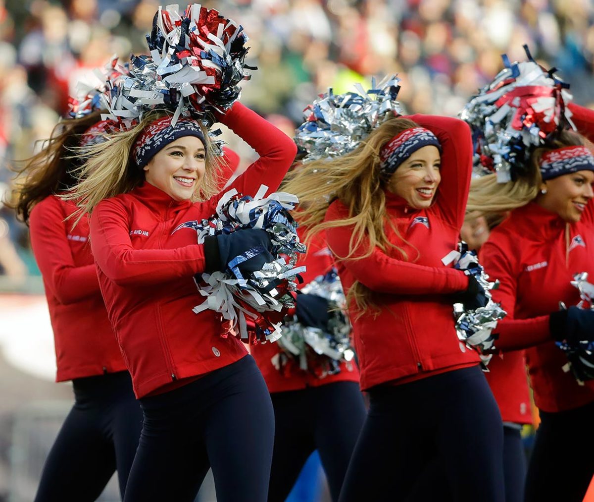 New-England-Patriots-cheerleaders-AP_132848345232.jpg