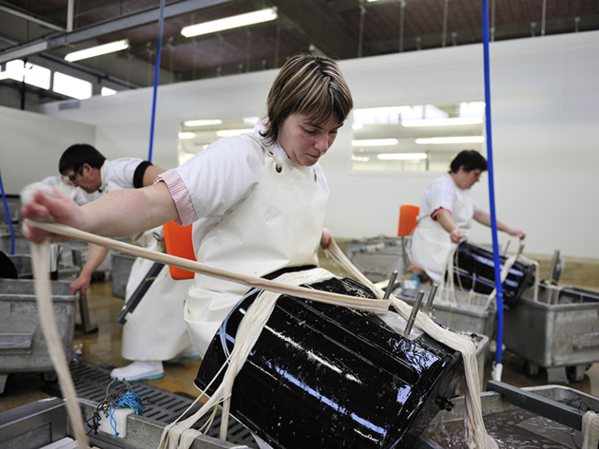 How natural gut strings became key to spin in pro tennis Sports