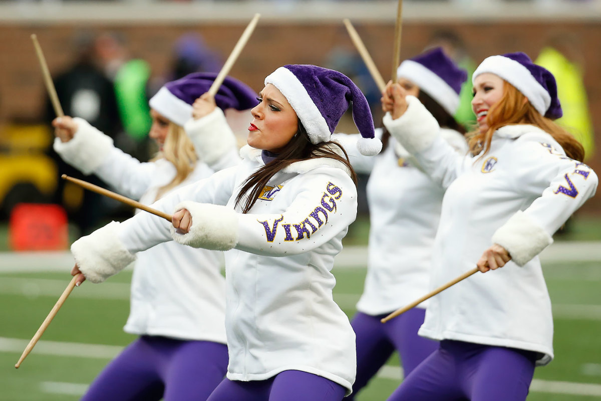 Minnesota-Vikings-cheerleaders-AP_447242099797.jpg