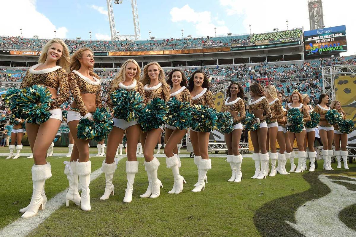 Jacksonville-Jaguars-ROAR-cheerleaders-AP_244604317104.jpg