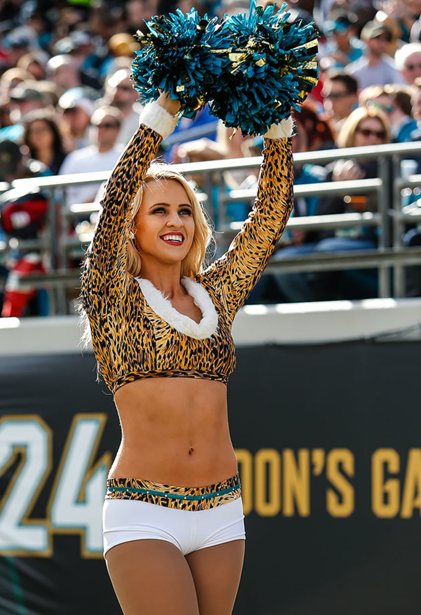 Jacksonville-Jaguars-ROAR-cheerleaders-DFH1512202160Atlanta_vs_Jacksonville.jpg