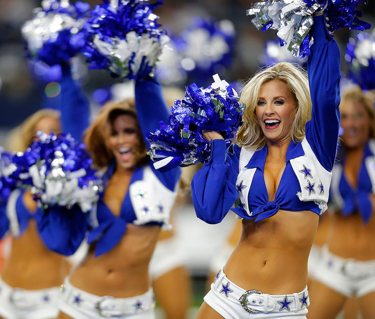 Dallas-Cowboys-cheerleaders-AP_922820469777.jpg