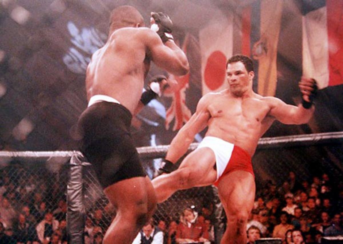 Mark Kerr kicks Dwayne Cason at UFC 15, Oct. 17, 1997 in Bay St. Louis, Miss.