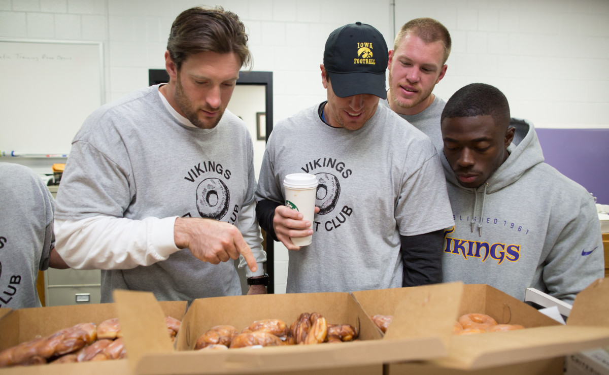 Brian Robison, Chad Greenway, Kyle Rudolph and athletic trainer Stan Delva make their choices during the suspenseful viewing period. 