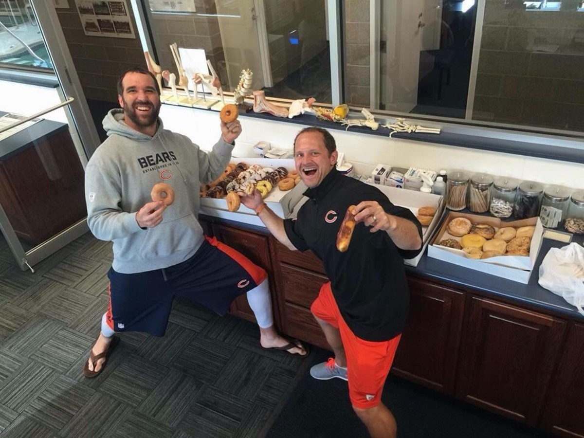Jared Allen’s attempt at a Donut Club while in Chicago. 