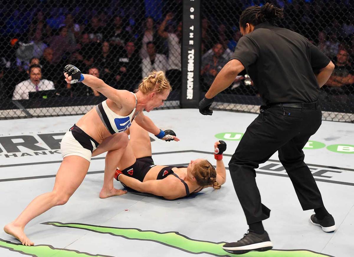 Ronda-Rousey-loses-to-Holly-Holm-7.jpg