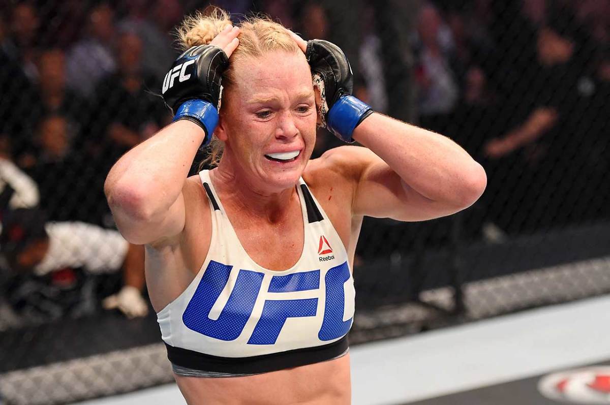 Ronda-Rousey-loses-to-Holly-Holm-9.jpg