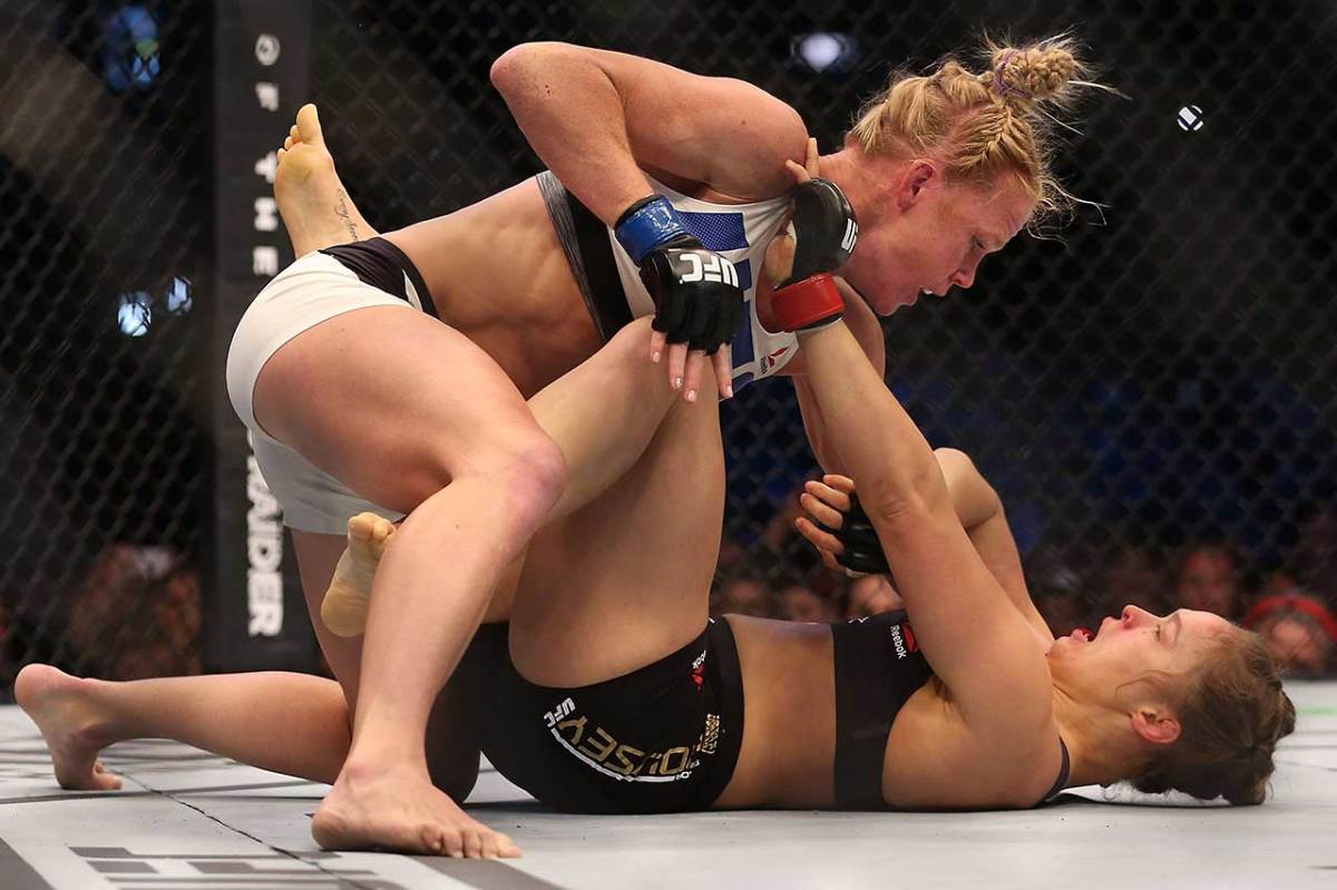 Ronda-Rousey-loses-to-Holly-Holm-2.jpg
