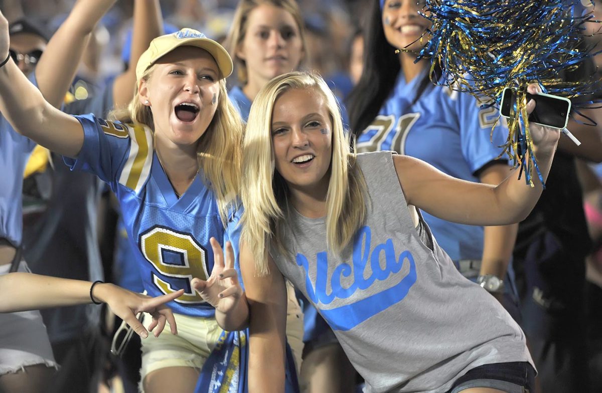 UCLA_Fans-PAY_4538-Paul_Yee.jpg