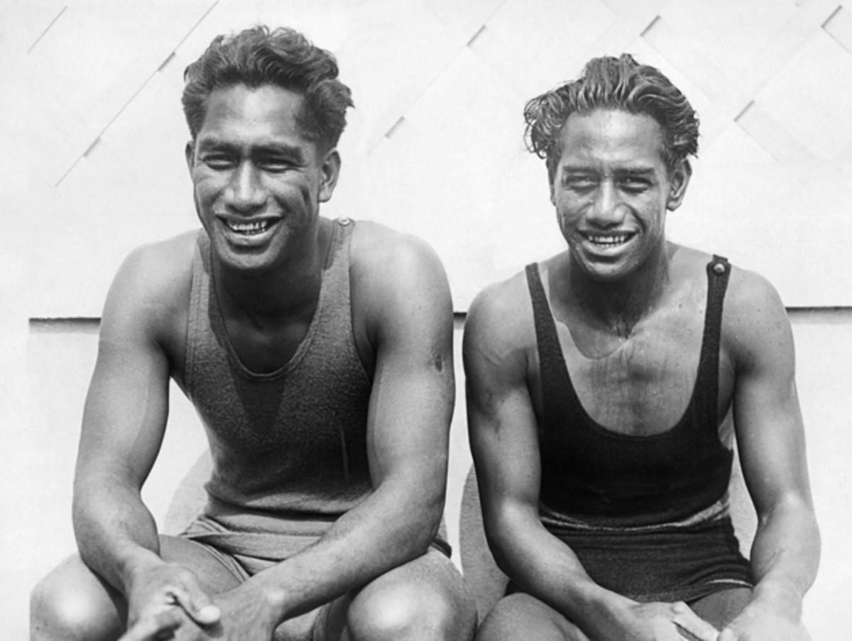 Duke Kahanamoku (left) and his younger brother Sam sit during a break at the 1924 Summer Olympics tryouts.