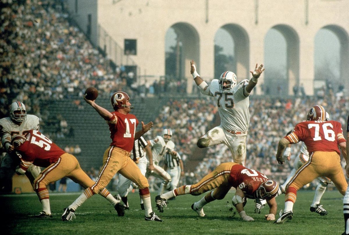 1973-Super-Bowl-VII-Manny-Fernandez-Billy-Kilmer-001044816.jpg