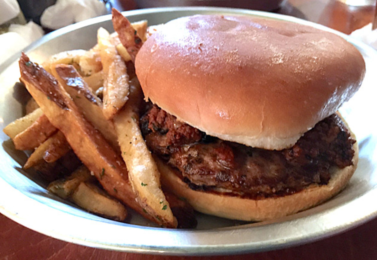 lamar-lounge-chili-burger-punt-pass-pork.jpg