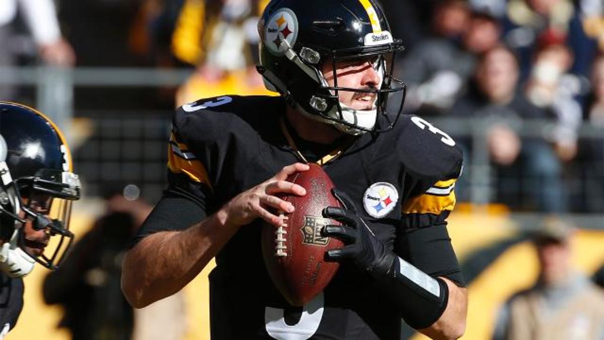 Pittsburgh Steelers QB Landry Jones carted off; Big Ben comes in