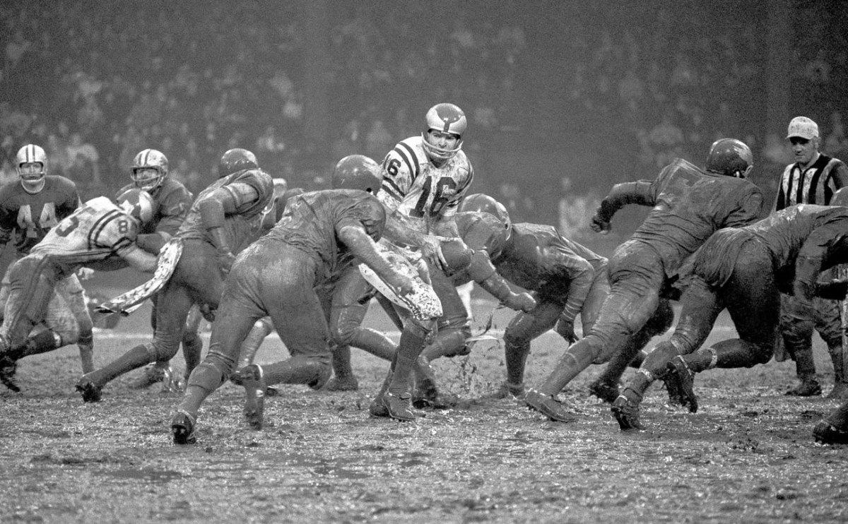 Norm Snead and the Eagles met the Lions in the mud in 1968.