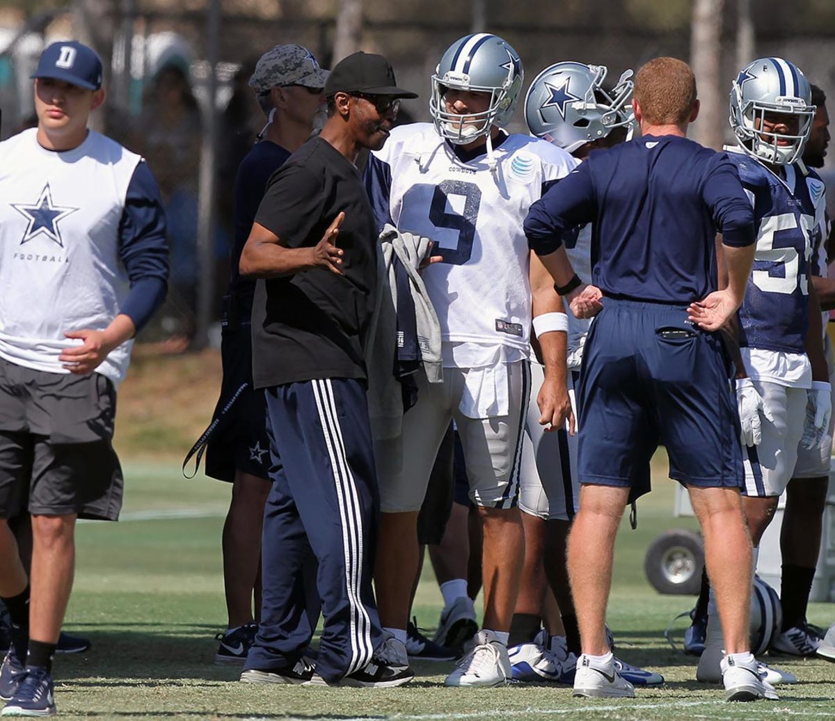 2015-Denzel-Washington-Tony-Romo-Cowboys-training-camp.jpg