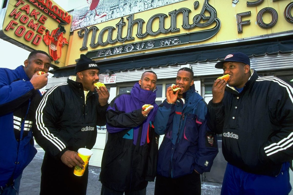 1995-Stephon-Marbury-family-hot-dogs-05247152.jpg