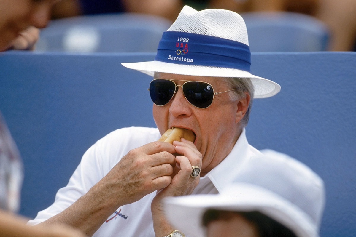 1994-George-Steinbrenner-hot-dog-001284304.jpg