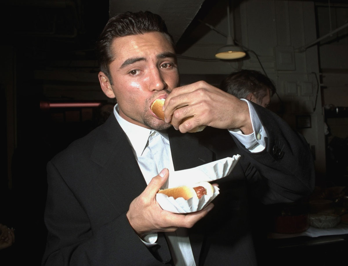 1997-Oscar-De-La-Hoya-hot-dog.jpg