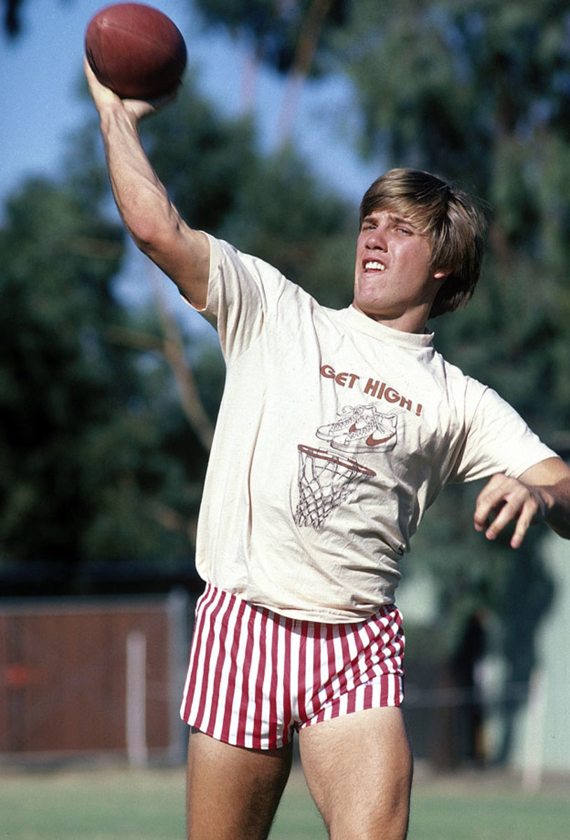 1981-john-elway-080093052.jpg