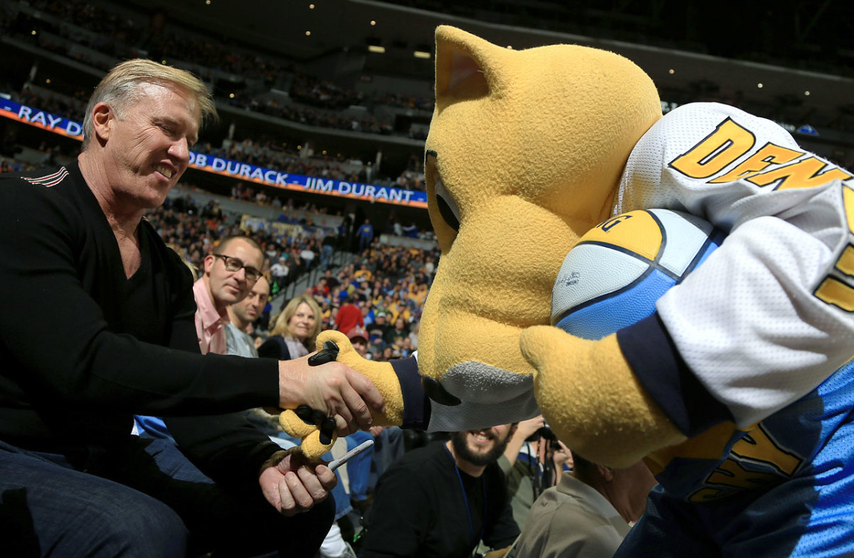 2012-john-elway-nuggets-mascot-rocky.jpg